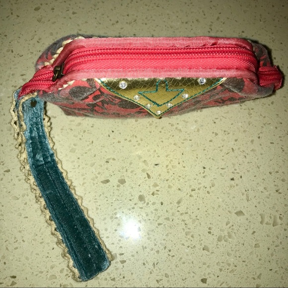 Cute red and gold handmade vintage style w… - Picture 2 of 8